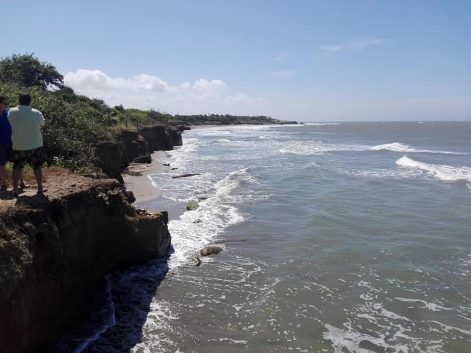 Punta Canoa Hostal